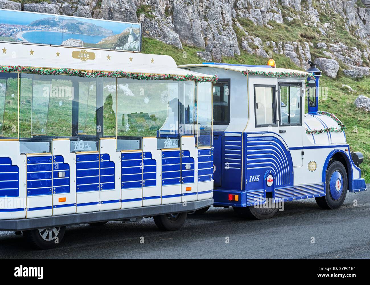 Carrozza e motore del treno lento dotto parcheggiato a Great Ormes Head, Llandudno, Galles. Foto Stock