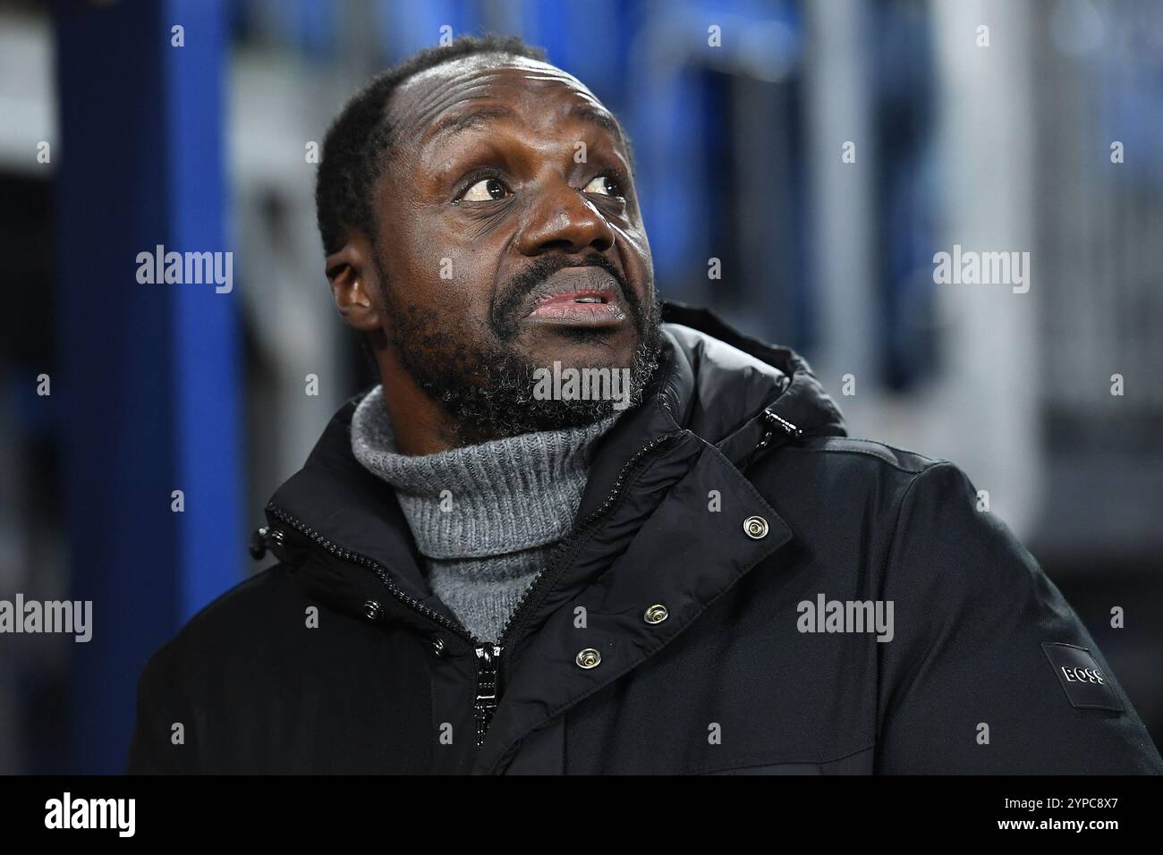 Gelsenkirchen, Germania. 29 novembre 2024. Fussball 2. Bundesliga 14. Spieltag FC Schalke 04 - 1. FC Kaiserslautern AM 29.11.2024 nella der Veltins Arena di Gelsenkirchen Ben Manga ( Direktor fuer Kaderplanung, Scouting und Knappenschmiede Schalke ) le normative DFL vietano qualsiasi uso di fotografie come sequenze di immagini e/o quasi-video. Foto: Revierfoto credito: ddp media GmbH/Alamy Live News Foto Stock