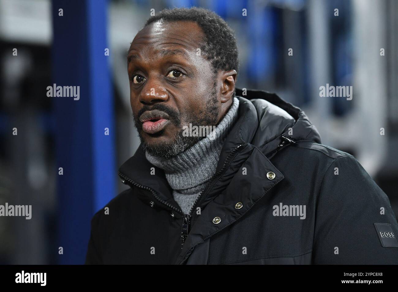 Gelsenkirchen, Germania. 29 novembre 2024. Fussball 2. Bundesliga 14. Spieltag FC Schalke 04 - 1. FC Kaiserslautern AM 29.11.2024 nella der Veltins Arena di Gelsenkirchen Ben Manga ( Direktor fuer Kaderplanung, Scouting und Knappenschmiede Schalke ) le normative DFL vietano qualsiasi uso di fotografie come sequenze di immagini e/o quasi-video. Foto: Revierfoto credito: ddp media GmbH/Alamy Live News Foto Stock