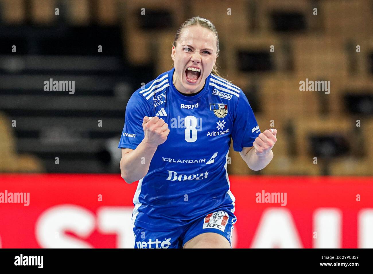 Olympiahalle, Austria. 29 novembre 2024. OLYMPIAHALLE, AUSTRIA - NOVEMBRE 29: Diana Dogg Magnusdottir dell'Islanda celebra il gol durante la partita EHF Euro 2024 Women's Group F tra Paesi Bassi e Islanda a Insbruck il 29 novembre 2024 a Olympiahalle, Austria. (Foto di Henk Seppen/Orange Pictures) credito: Orange Pics BV/Alamy Live News Foto Stock