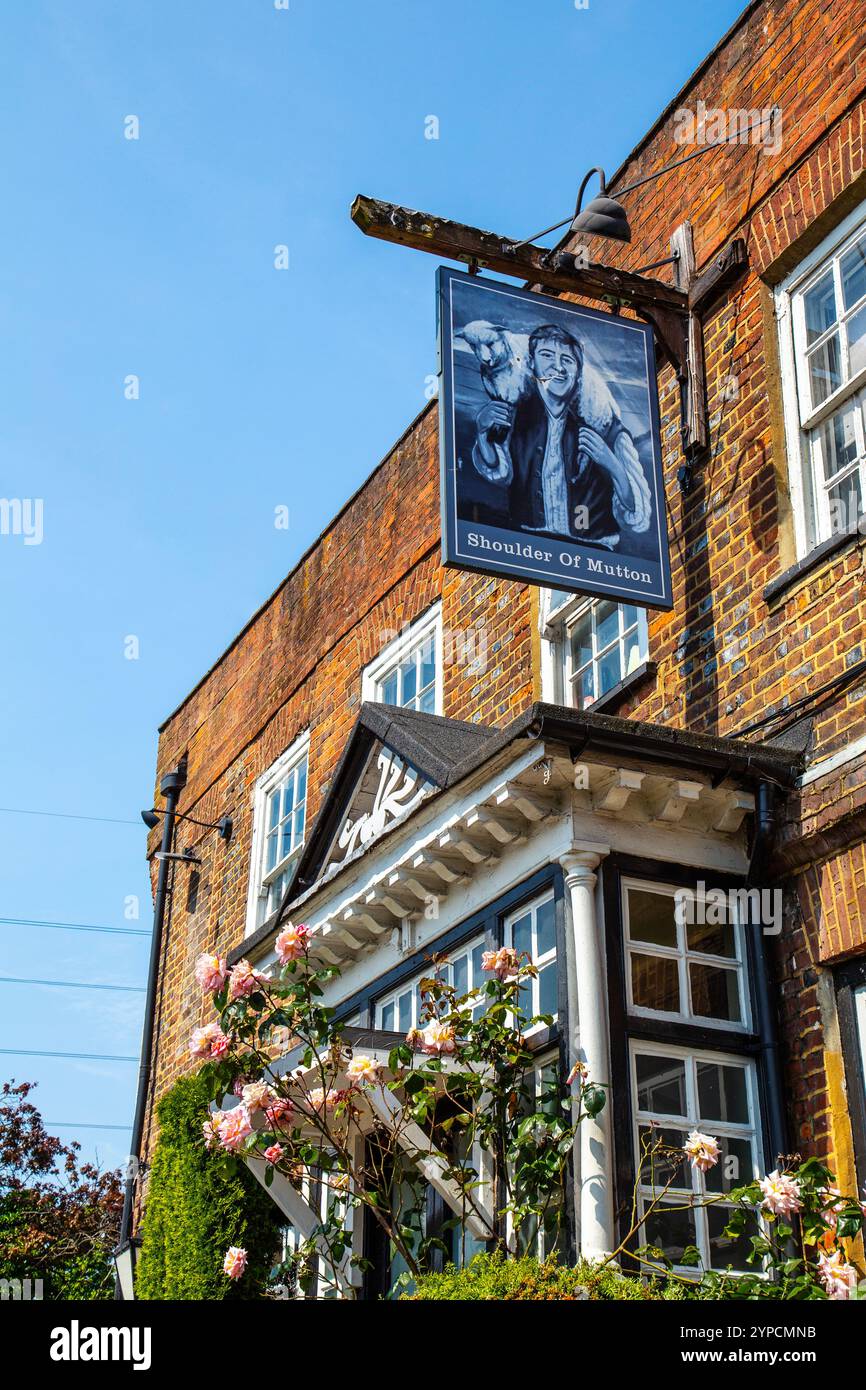 Porta laterale dell'edificio del pub Shoulder of Mutton, Wendover, Buckinghamshire, Inghilterra Foto Stock