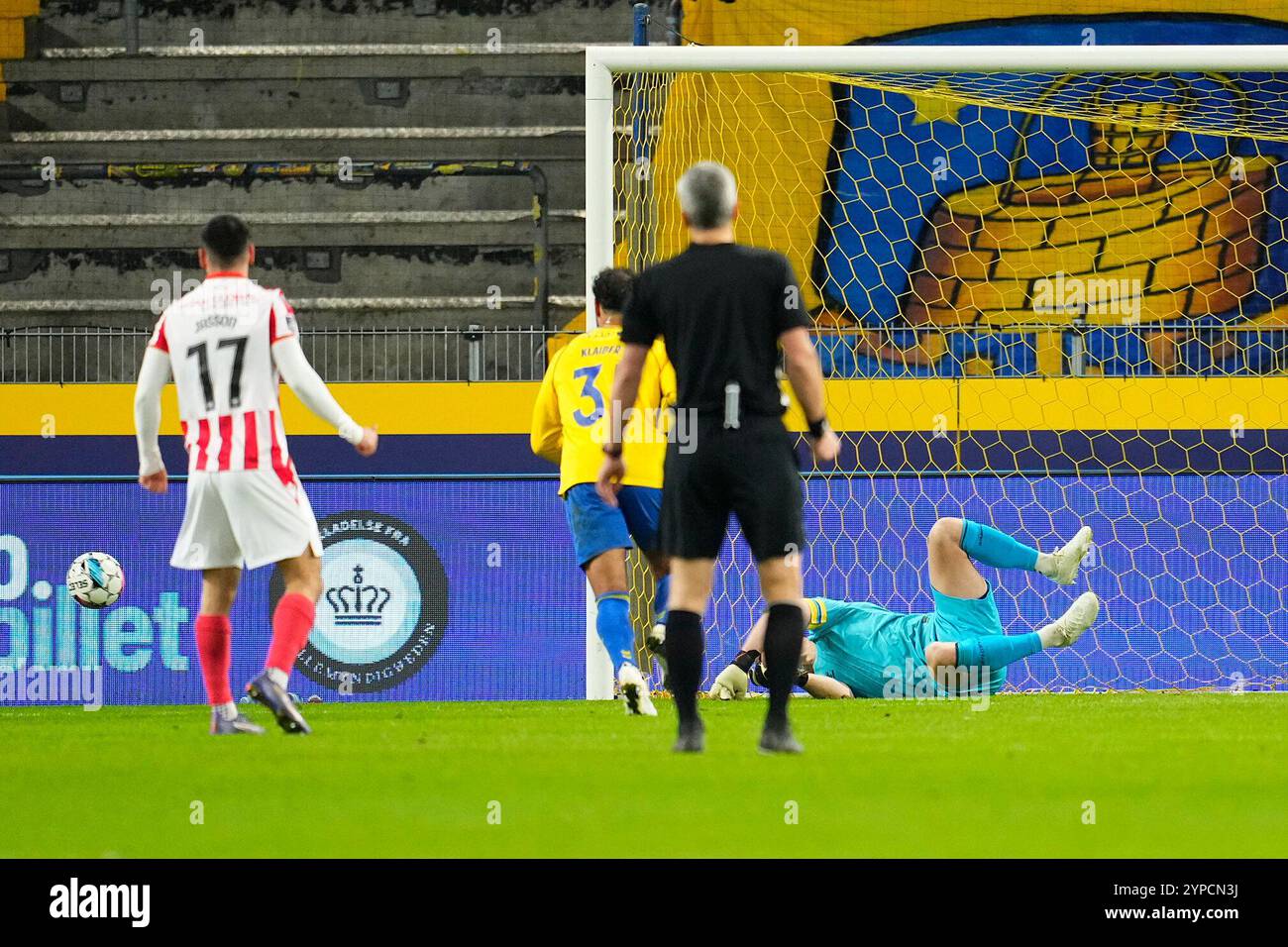 Broendby, Danimarca. 29 novembre 2024. Broendby IF moeder AAB i Superligaen paa Broendby Stadion fredag den 29. novembre 2024 credito: Ritzau/Alamy Live News Foto Stock