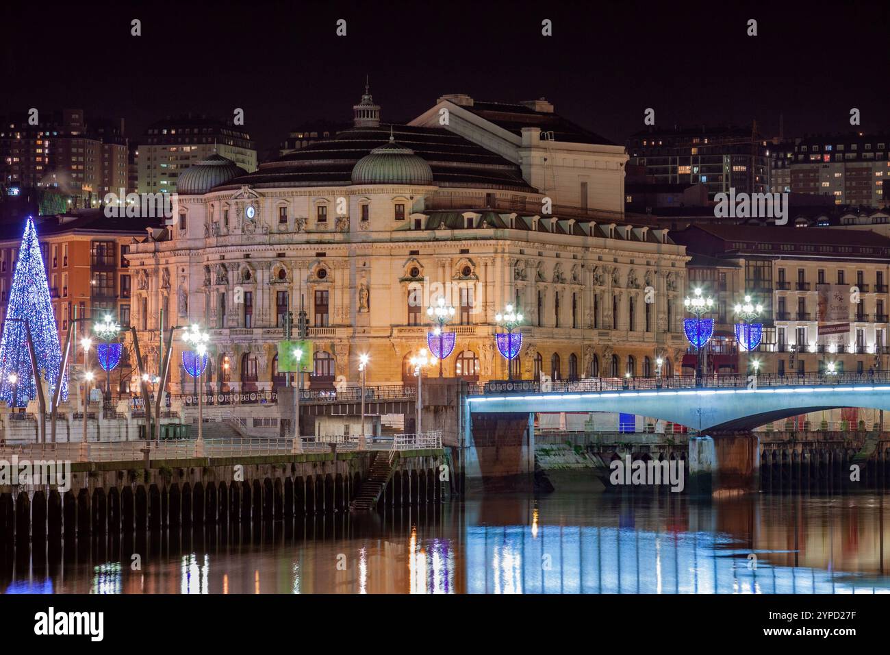 Il teatro Arriaga illuminato di sera, Plaza de Arriaga, Bilbao, Provincia di Biskaia, Paesi Baschi, Spagna Foto Stock