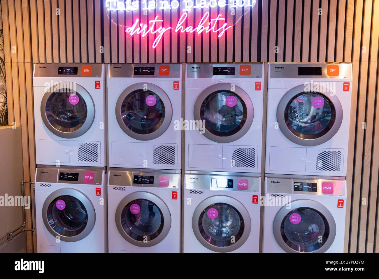 Bergen Norvegia, lavanderia self service, lavatrici miele, Europa, 2024 Foto Stock