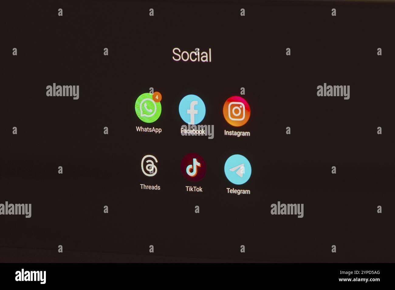 5 maggio 2024, Brasile. In questa foto sono illustrati i logo dei social network (WhatsApp, Facebook, Instagram, Threads, TikTok e Telegram) visualizzati su Foto Stock