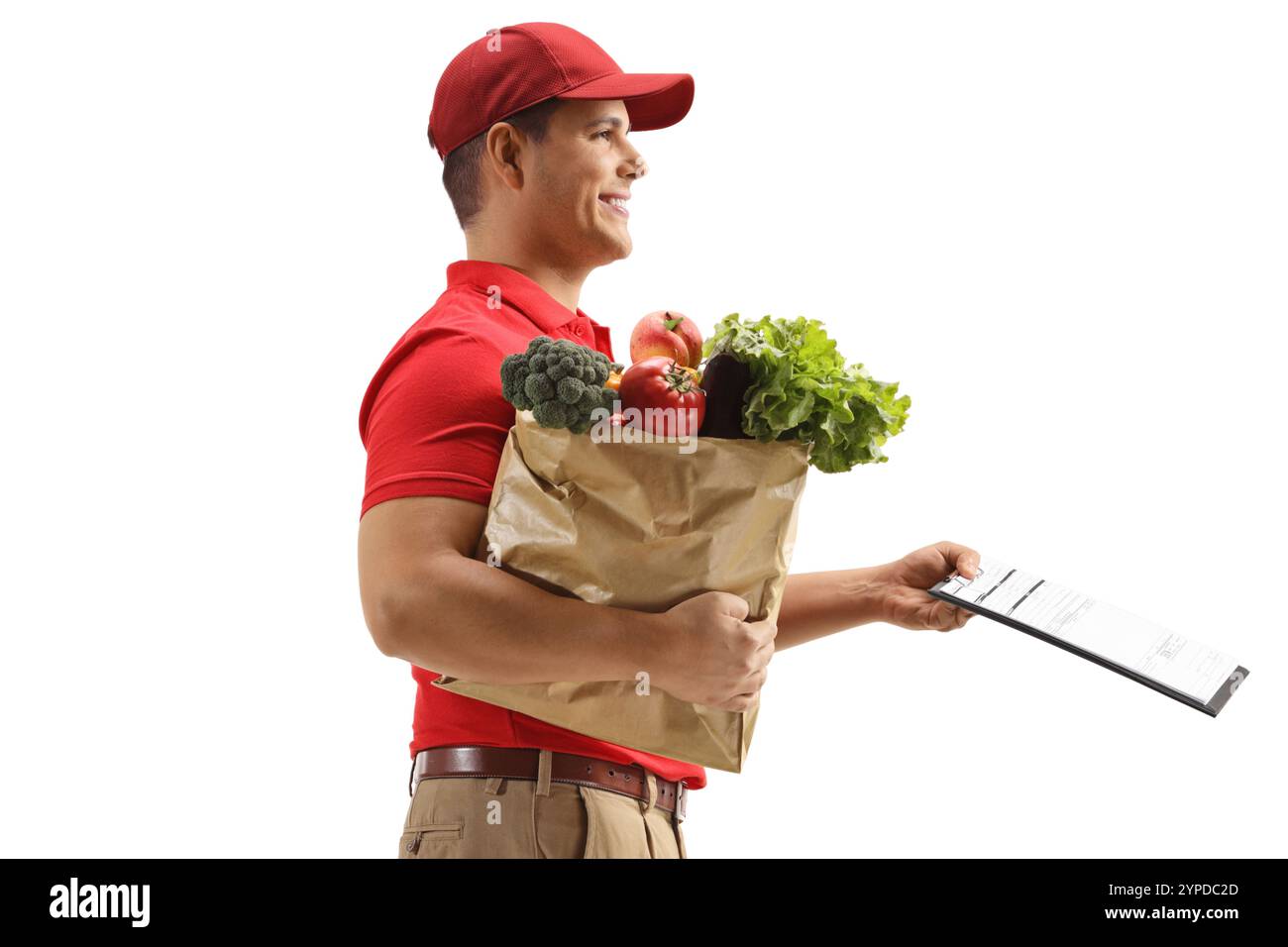 Foto del profilo di un uomo che consegna la spesa e tiene un appunti isolato su sfondo bianco Foto Stock