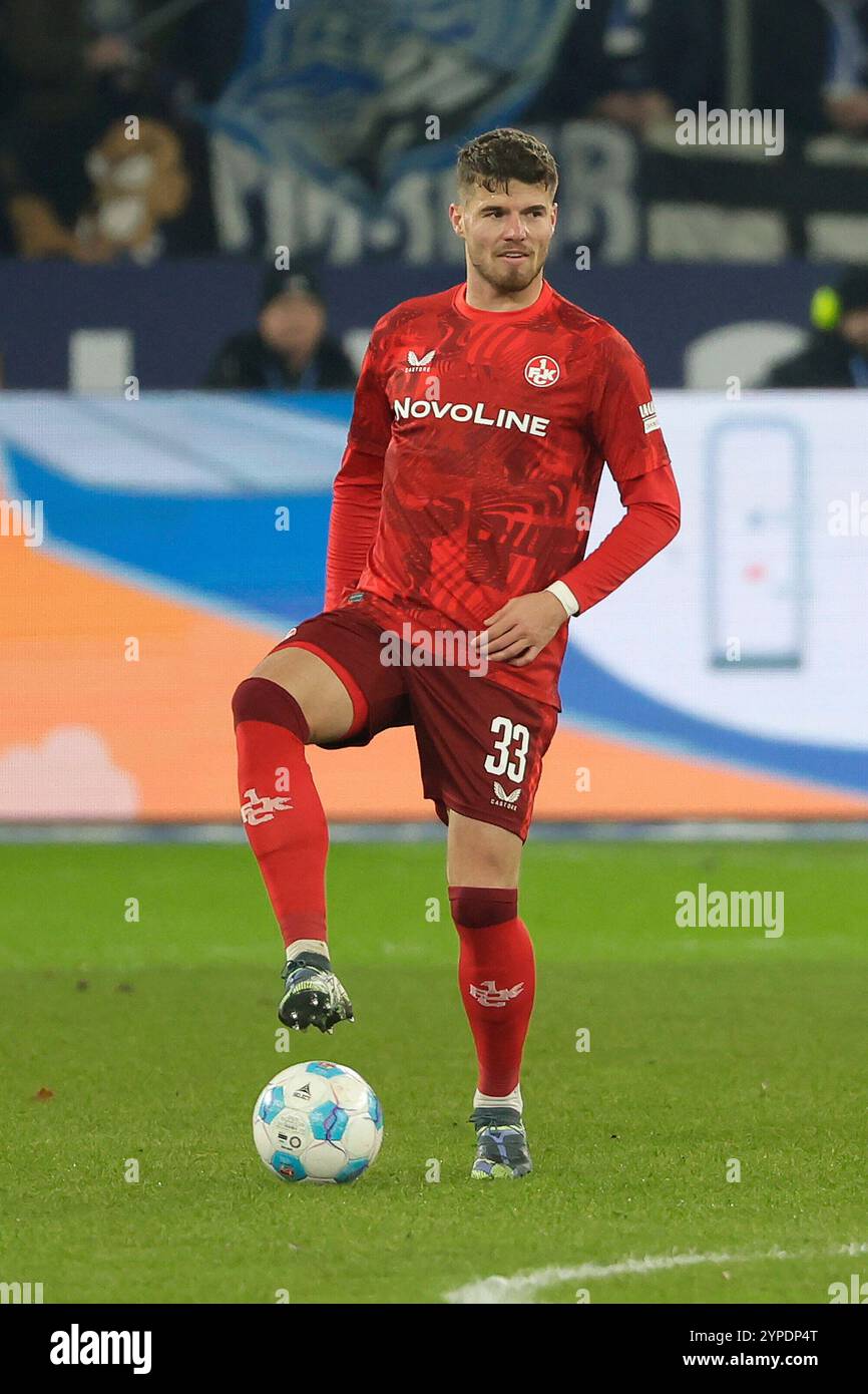 Fußball, 2. Bundesliga: FC Schalke 04 - 1. FC Kaiserslautern, 14 anni. Spieltag, Veltins Arena, Jan Elvedi (Kaiserslautern) in Aktion, AM Ball,/DFB/DFL VIETANO QUALSIASI USO DI FOTOGRAFIE COME SEQUENZE DI IMMAGINI E/O QUASI-VIDEO. Foto Stock