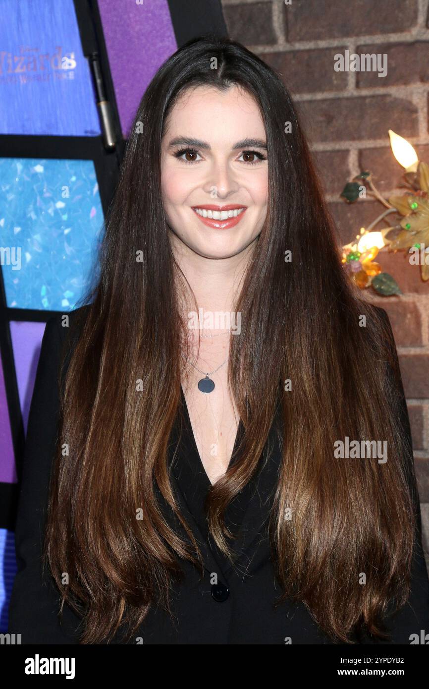 Wizards Beyond Waverly Place Premiere Red Carpet all'El Capitan Theater il 28 ottobre 2024 a Los Angeles, CA con: Vanessa Marano dove: Los Angeles, California, Stati Uniti quando: 28 ottobre 2024 Credit: Nicky Nelson/WENN Foto Stock