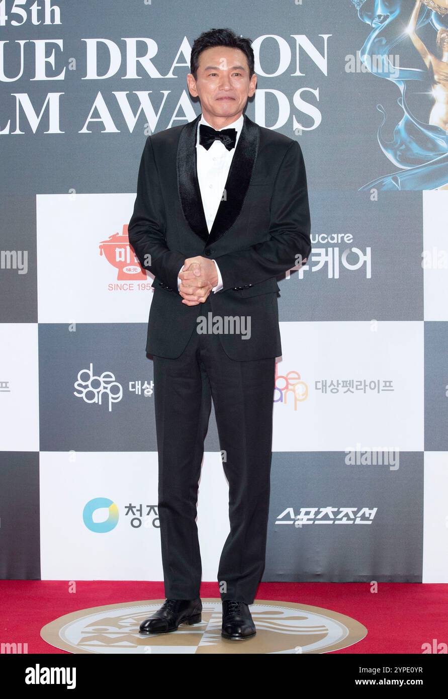 Seoul, Corea del Sud. 29 novembre 2024. L'attore sudcoreano Hwang Jung-min, arriva sul tappeto rosso per il '45th Blue Dragon Film Awards' alla KBS Hall di Seoul, Corea del Sud, il 29 novembre 2024. (Foto di: Lee Young-ho/Sipa USA) credito: SIPA USA/Alamy Live News Foto Stock