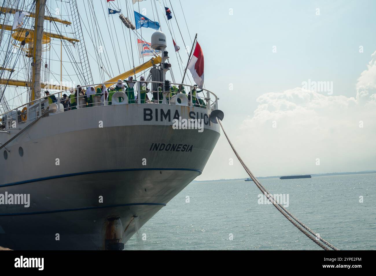 Ammira ogni dettaglio e bellezza della nave Bima Suci al porto di Semayang, Balikpapan, Kalimantan orientale, Indonesia Foto Stock