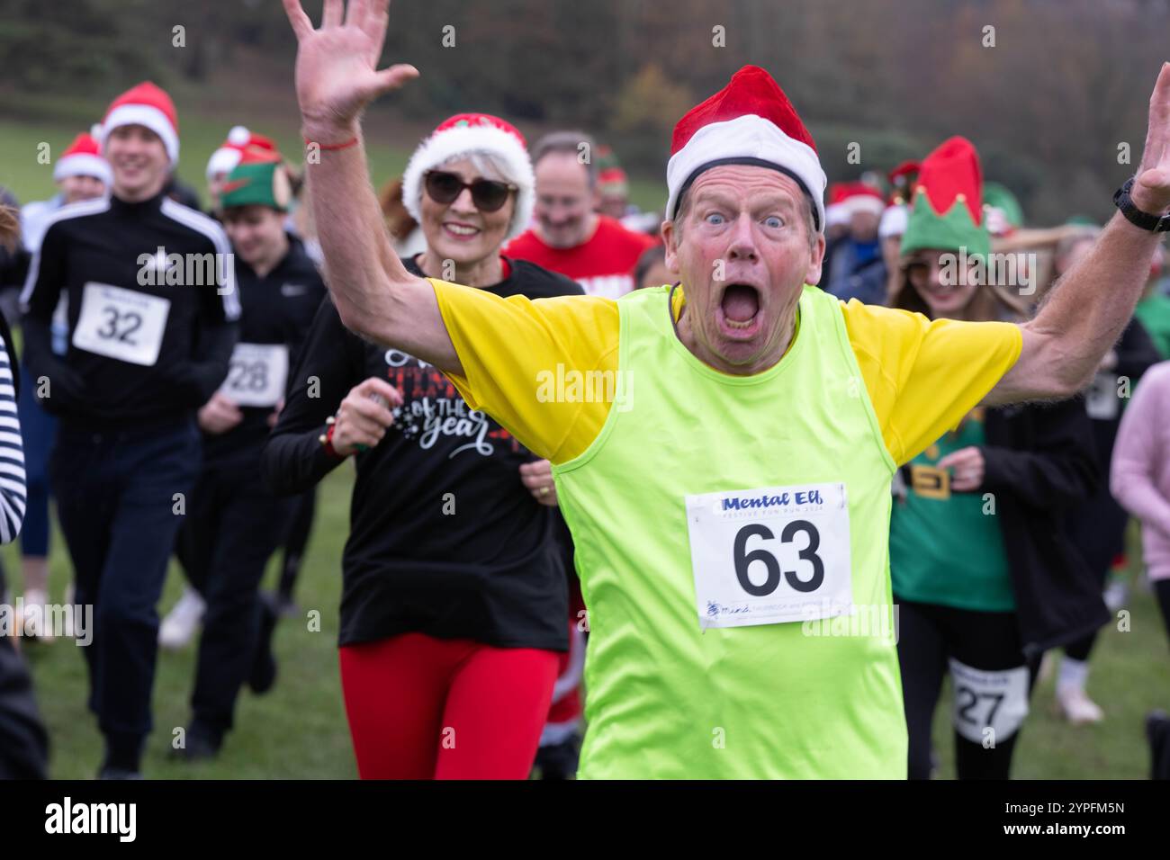 Brentwood Essex 30 Nov 2024 festivo Mental'elf Fun corsa in aiuto della mente benefica salute mentale; a Weald Park, Brentwood Essex credito: Ian Davidson/Alamy Live News Foto Stock