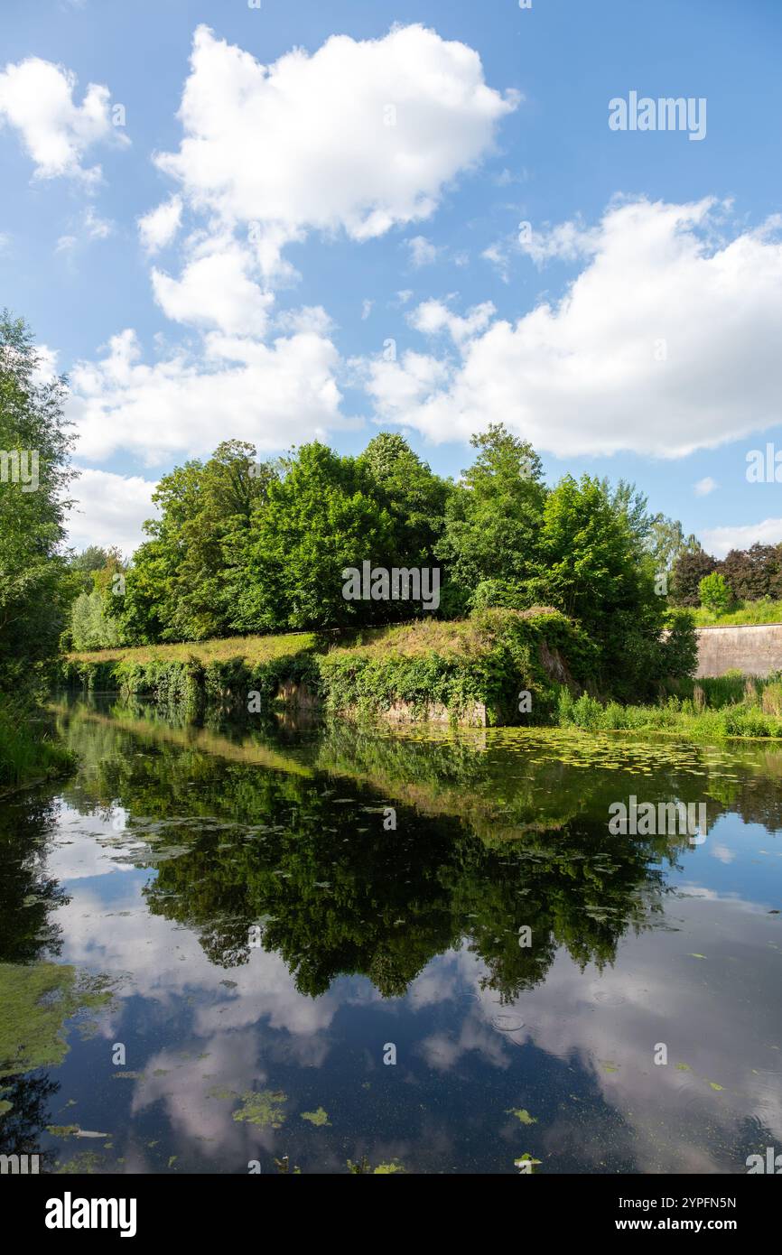 Canale intorno alla Cittadella di Lille, Lille, Francia Foto Stock