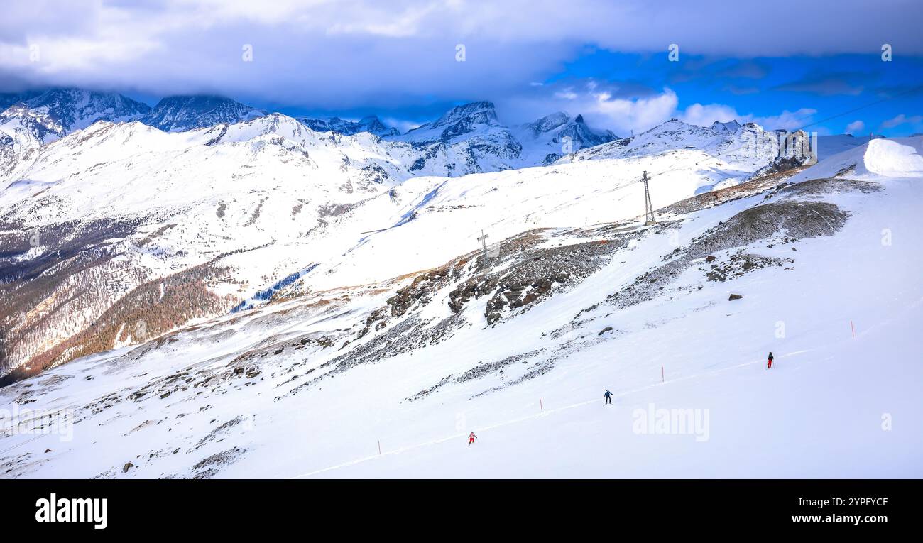 Il comprensorio sciistico del Cervino a Zermatt, vista sulle piste, Vallese in Svizzera Alpi Foto Stock
