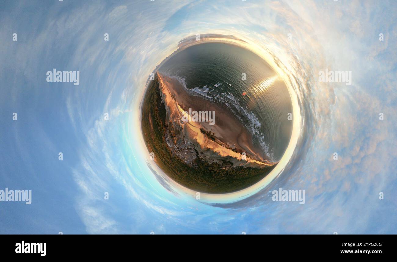 Vista aerea della costa francese. Piccolo pianeta con vista sull'Oceano Atlantico Foto Stock