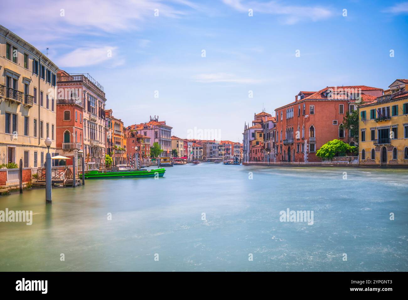 Vista del Canal grande di Venezia in San Marcuola Casino da campo San Geremia. Fotografia a lunga esposizione. Regione Veneto, Italia Foto Stock
