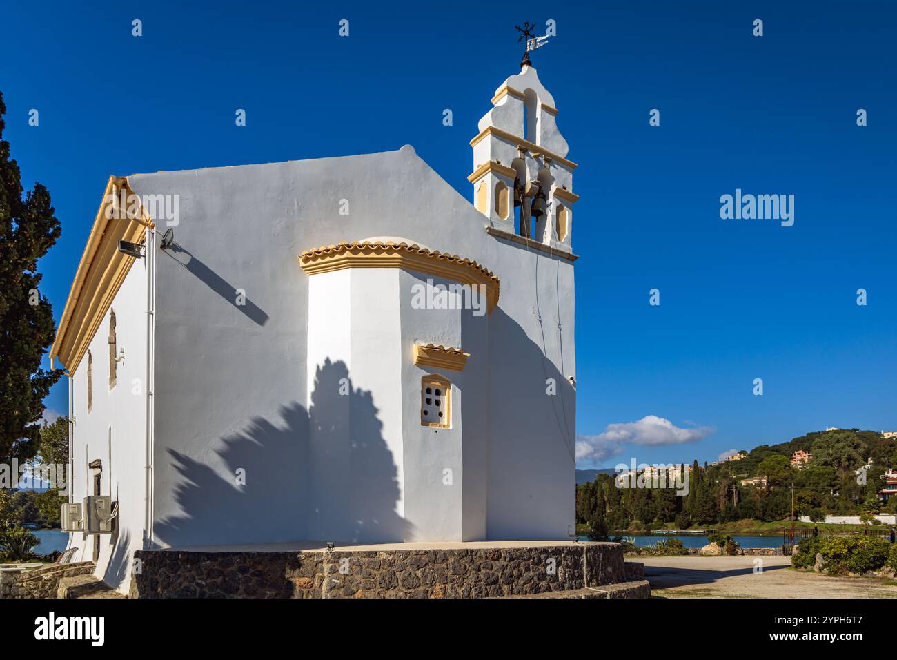 Chiesa dell'Hypapante a Gouvia su una piccola isola nella baia di Gouvion, Corfù, Grecia Foto Stock