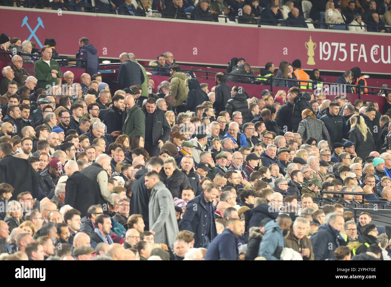 London Stadium, Londra, Regno Unito. 30 novembre 2024. Premier League Football, West Ham United contro Arsenal; i tifosi del West Ham United sembrano uscire all'inizio del 34° minuto, dato che il punteggio è di 0-3. Credito: Action Plus Sports/Alamy Live News Foto Stock