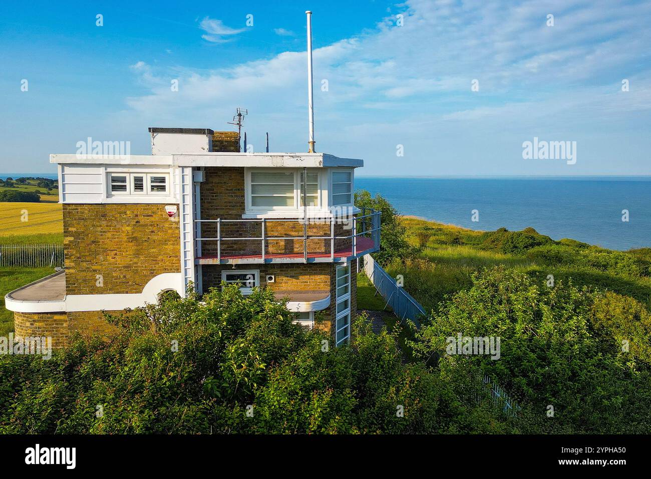 La stazione della guardia costiera Old dover sulle bianche scogliere di dover nel Kent. Foto Stock