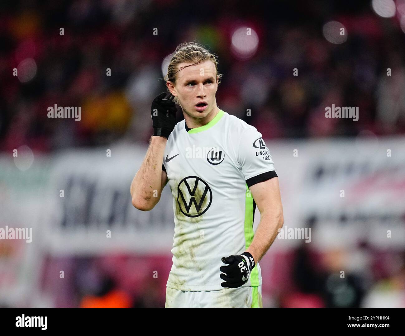 Red Bull Arena, Lipsia, Germania. 30 novembre 2024. Patrick Wimmer di VfL Wolfsburg guarda durante una 1. Bundesliga, RB Leipzig vs VfL Wolfsburg, alla Red Bull Arena di Lipsia, Germania. Ulrik Pedersen/CSM/Alamy Live News Foto Stock