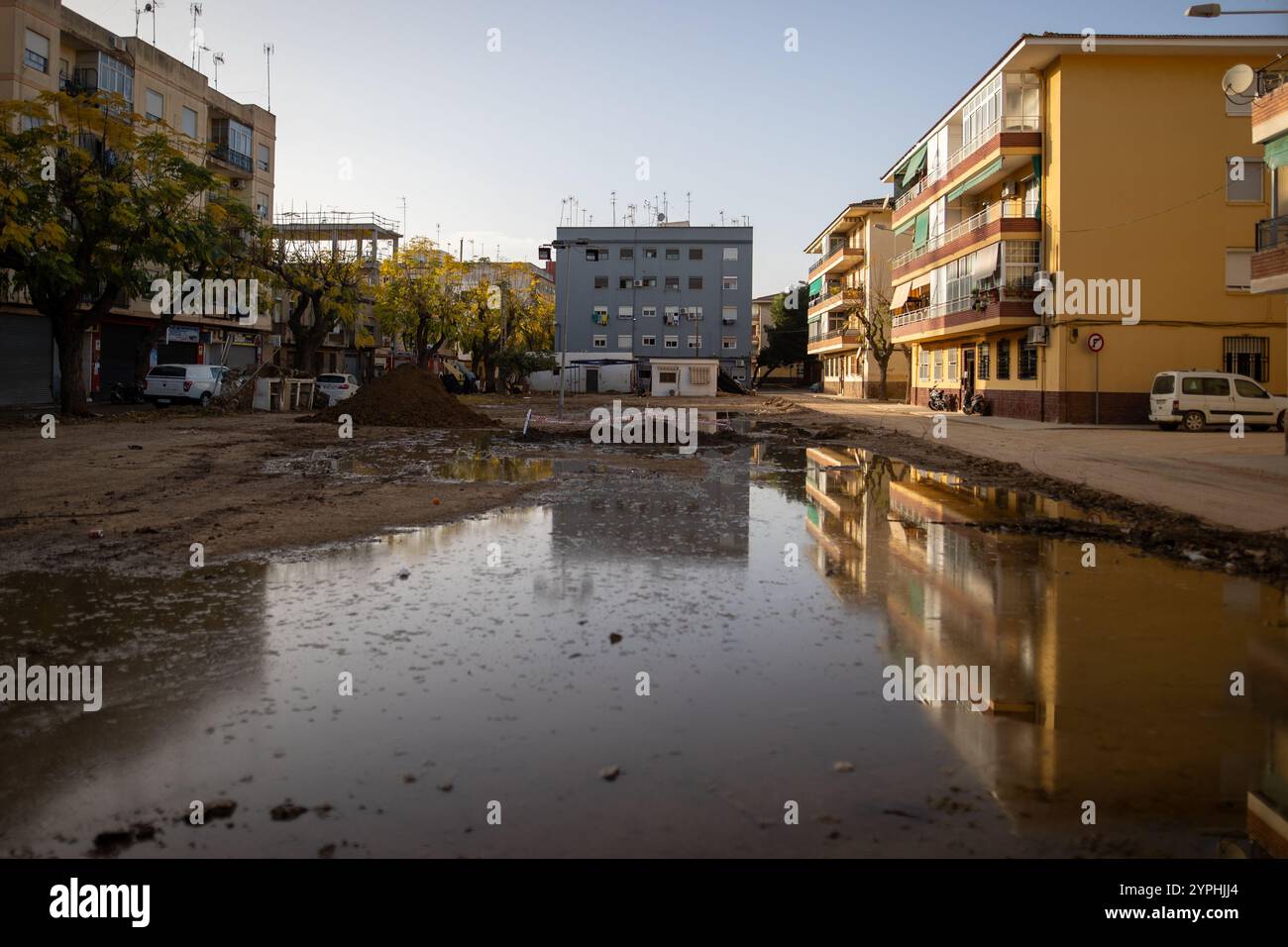 VALENCIA, Spagna. 30 novembre 2024. Il 29 novembre era passato un mese dalla depressione isolata ad alti livelli (DANA) che ha colpito le città appartenenti alla zona di L`Horta Sud a sud della città spagnola di Valencia alla fine di ottobre e che, oltre a causare milioni di danni economici, ha causato la morte di oltre 200 persone. Crediti: D. Canales Carvajal/Alamy Live News Foto Stock