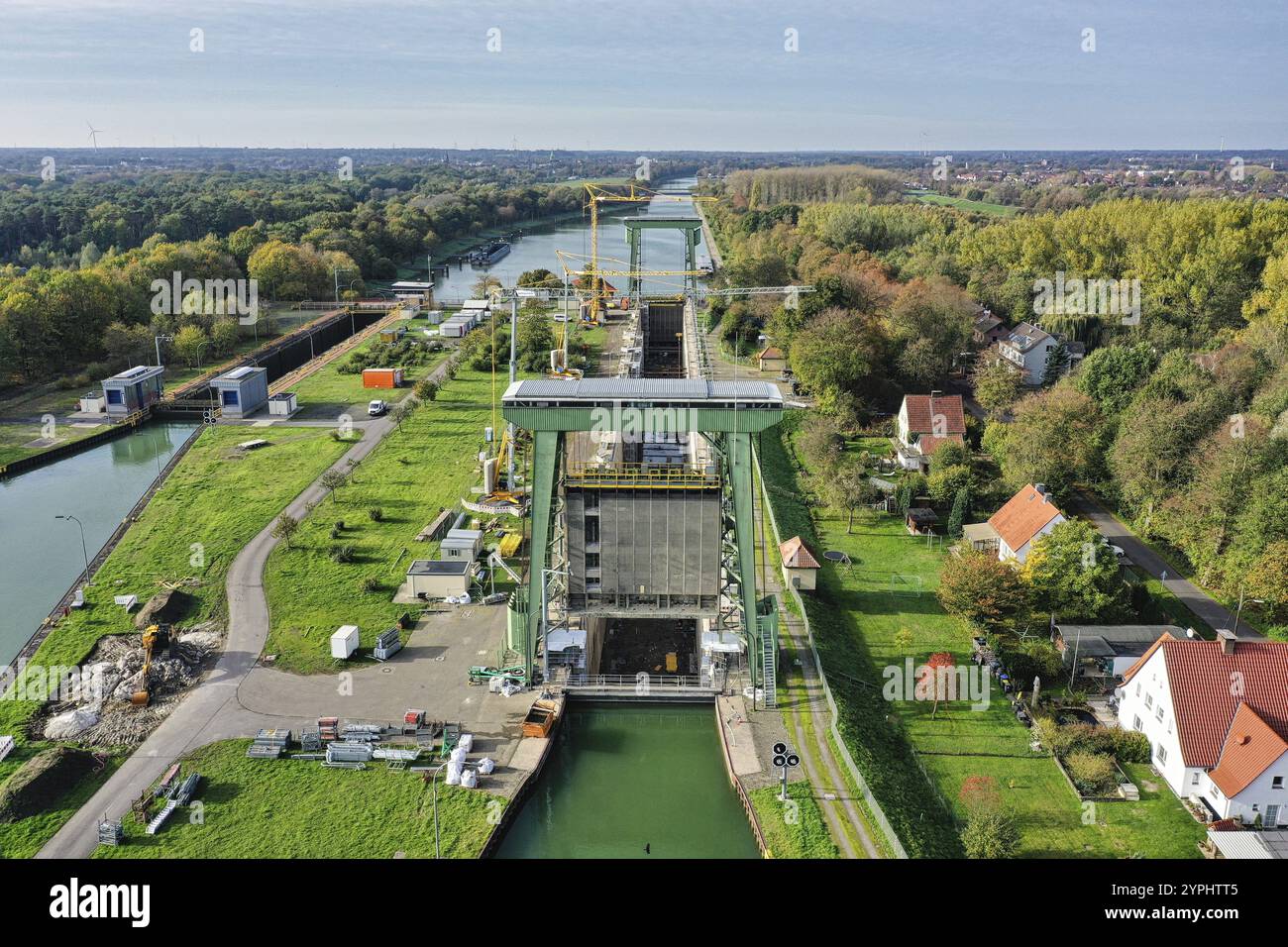 Lavori di riparazione in una chiusa di canale nella Renania settentrionale-Vestfalia, lungo il canale Wesel-Datteln. La serratura più grande è stata completata nel 1928 e dispone di cancelli di sollevamento presso il bot Foto Stock