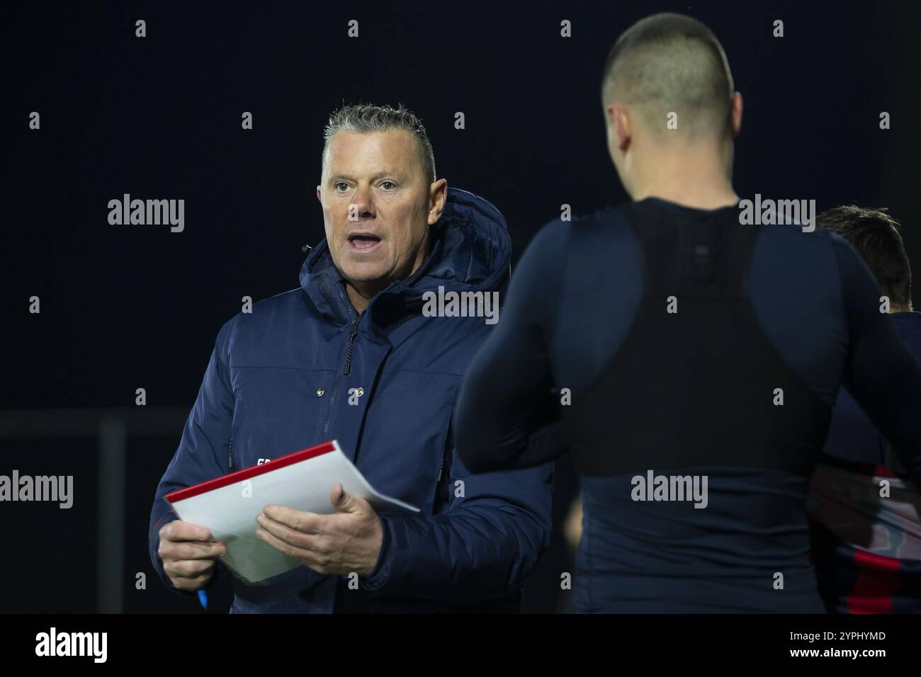 Liegi, Belgio. 30 novembre 2024. L'assistente allenatore di Liege Eric Deflandre nella foto durante una partita di calcio tra RFC Liege e KMSK Deinze, sabato 30 novembre 2024 a Liegi, il giorno 13 della seconda divisione del campionato belga 'Challenger Pro League' 2024-2025. BELGA FOTO KRISTOF VAN ACCOM credito: Belga News Agency/Alamy Live News Foto Stock