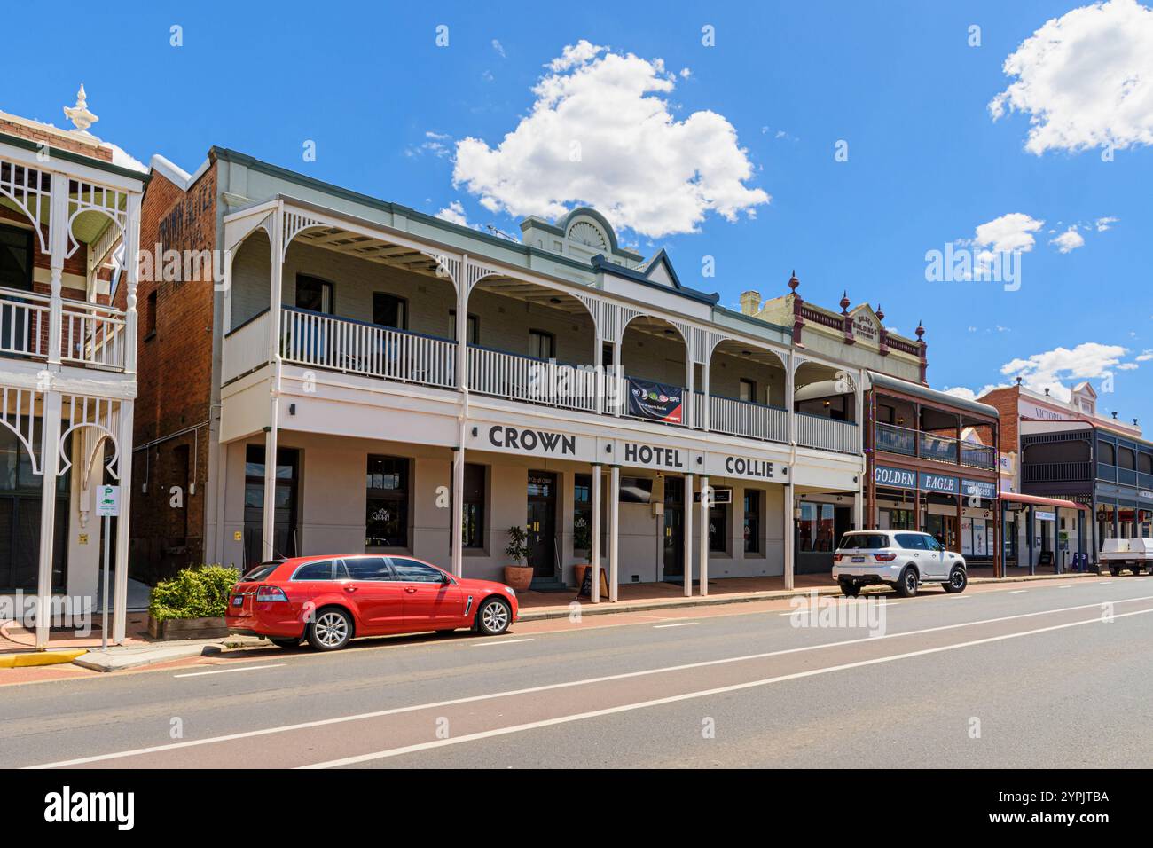 Il Crown Hotel si trova lungo il quartiere storico di Throssell Street, Collie, Australia Occidentale, Australia Foto Stock