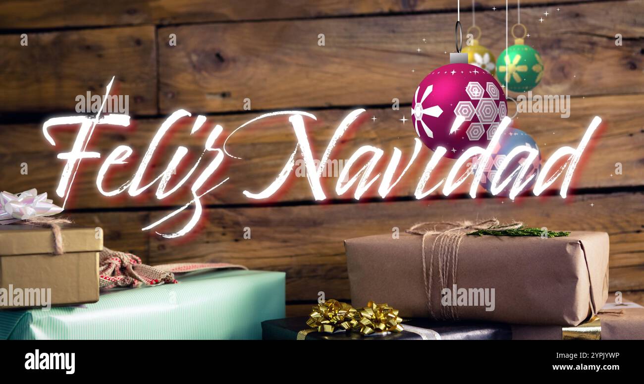 Immagine del testo di feliz navidad e del bauble natalizio su sfondo di legno Foto Stock