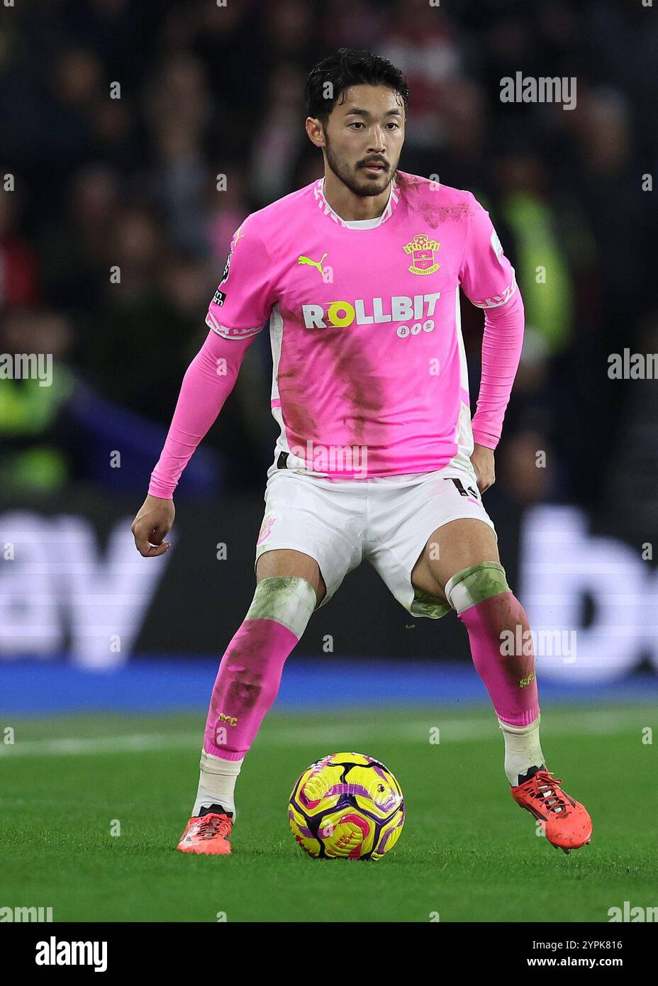 Brighton e Hove, Regno Unito. 29 novembre 2024. Yukinari Sugawara del Southampton durante la partita di Premier League all'AMEX Stadium, Brighton e Hove. Il credito per immagini dovrebbe essere: Paul Terry/Sportimage Credit: Sportimage Ltd/Alamy Live News Foto Stock