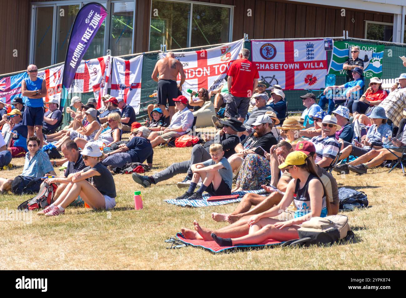 England Supporters (Barmy Army) a Hagley Oval Cricket Ground, Christchurch Central City, Christchurch (Ōtautahi), Canterbury, nuova Zelanda Foto Stock