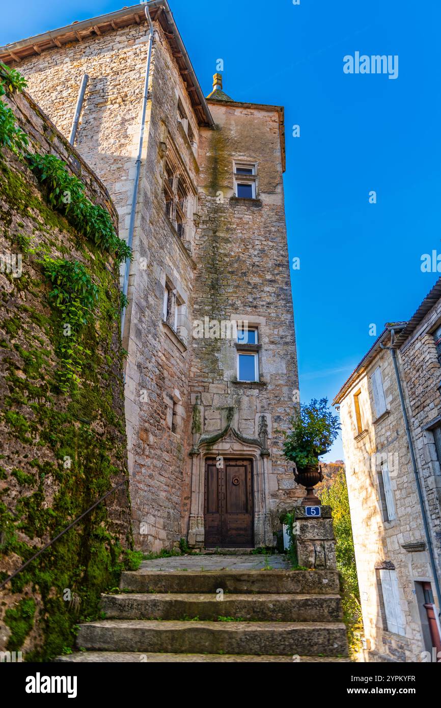 Edificio storico di Caylus, risalente al Medioevo, a Tarn et Garonne, Occitanie, Francia Foto Stock