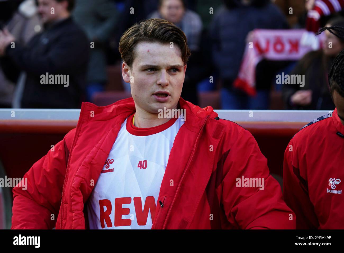 Fussball, 2.BL Saison 2024/2025 1.FC Köln vs Hannover 96 RheinEnergiestadion, Köln Jonas Urbig TW 1.FC Köln, Aktion, Einzelbild Fotocopyright Gladys Chai von der Laage le normative DFL vietano qualsiasi uso di fotografie come sequenze di immagini e/o quasi-video. Foto Stock