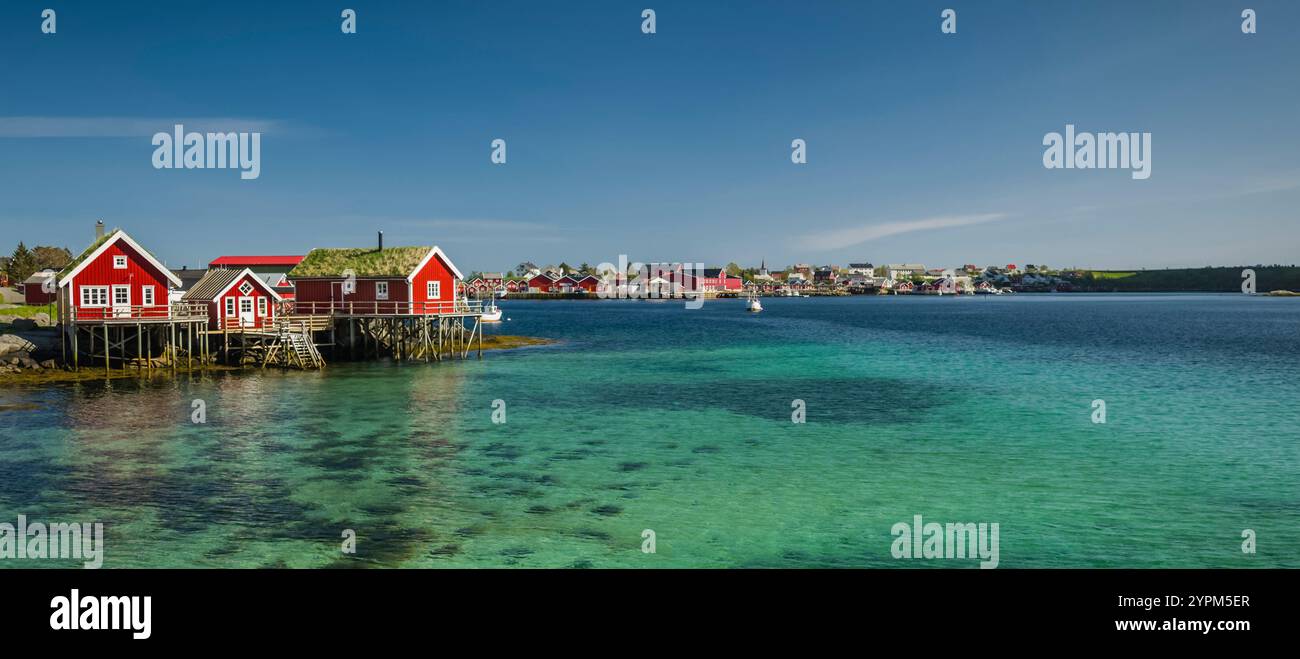 Tradizionale Rorbuer Cabins norvegese, Reine, Isole Lofoten, Norvegia Foto Stock