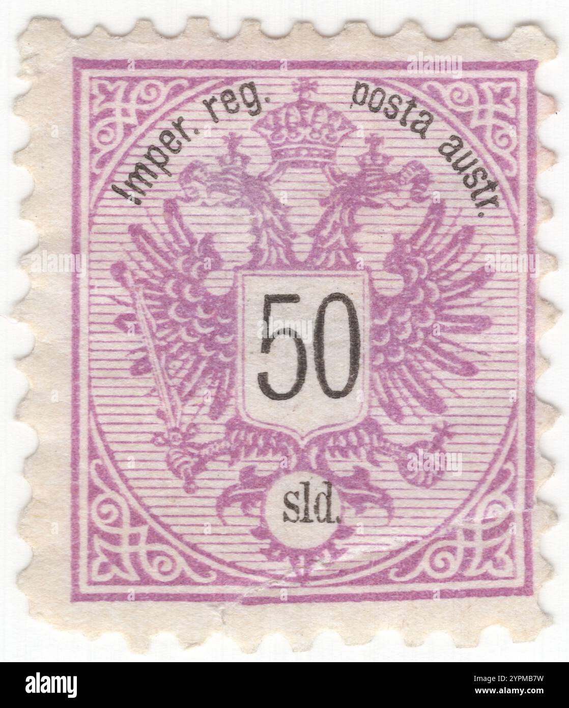 UFFICIO POSTALE AUSTRIACO IN IMPERO TURCO — 1883 agosto 15: 50 soldo rosso-lilla francobollo raffigurante il numero di valore sullo stemma della monarchia austriaca. L'aquila a doppia testa della Casa regnante degli Asburgo-Lorena fu usata dalle comuni istituzioni imperiali e reali (k. u. k.) dell'Austria-Ungheria o dalla doppia monarchia. L'Impero austro-ungarico mantenne i propri uffici postali nell'Impero ottomano, tipicamente motivati dall'inaffidabile sistema postale degli ottomani. Gli ultimi uffici postali austriaci rimasti nell'area della Turchia sono stati chiusi il 30 settembre 1914 Foto Stock