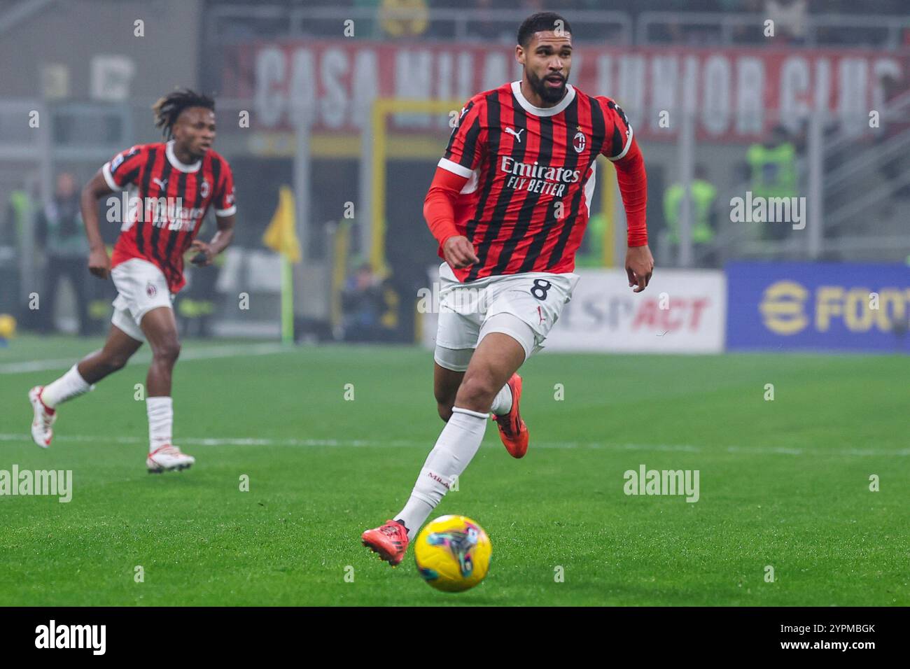 Ruben Loftus-Cheek dell'AC Milan visto in azione durante la partita di calcio di serie A 2024/25 tra l'AC Milan e l'Empoli FC allo Stadio San Siro Foto Stock