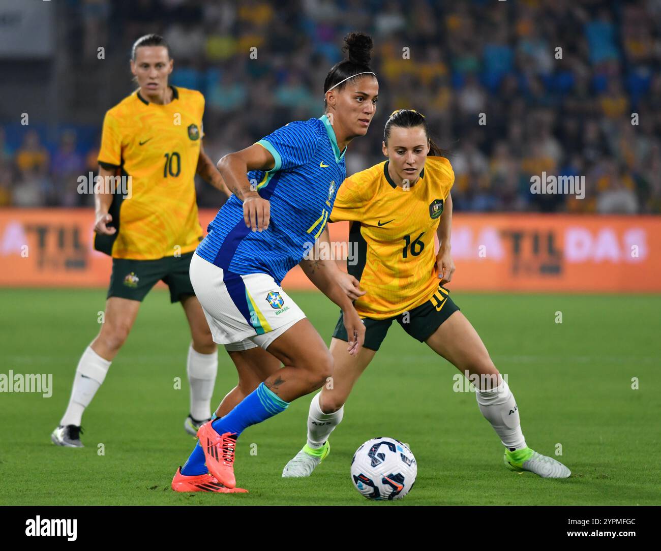 Gold Coast, Australia. 1 dicembre 2024, la brasiliana Amanda Gutierres ha il controllo del pallone durante l'amichevole internazionale, Australia contro Brasile. Crediti: Kleber Osorio/Alamy Live News Foto Stock