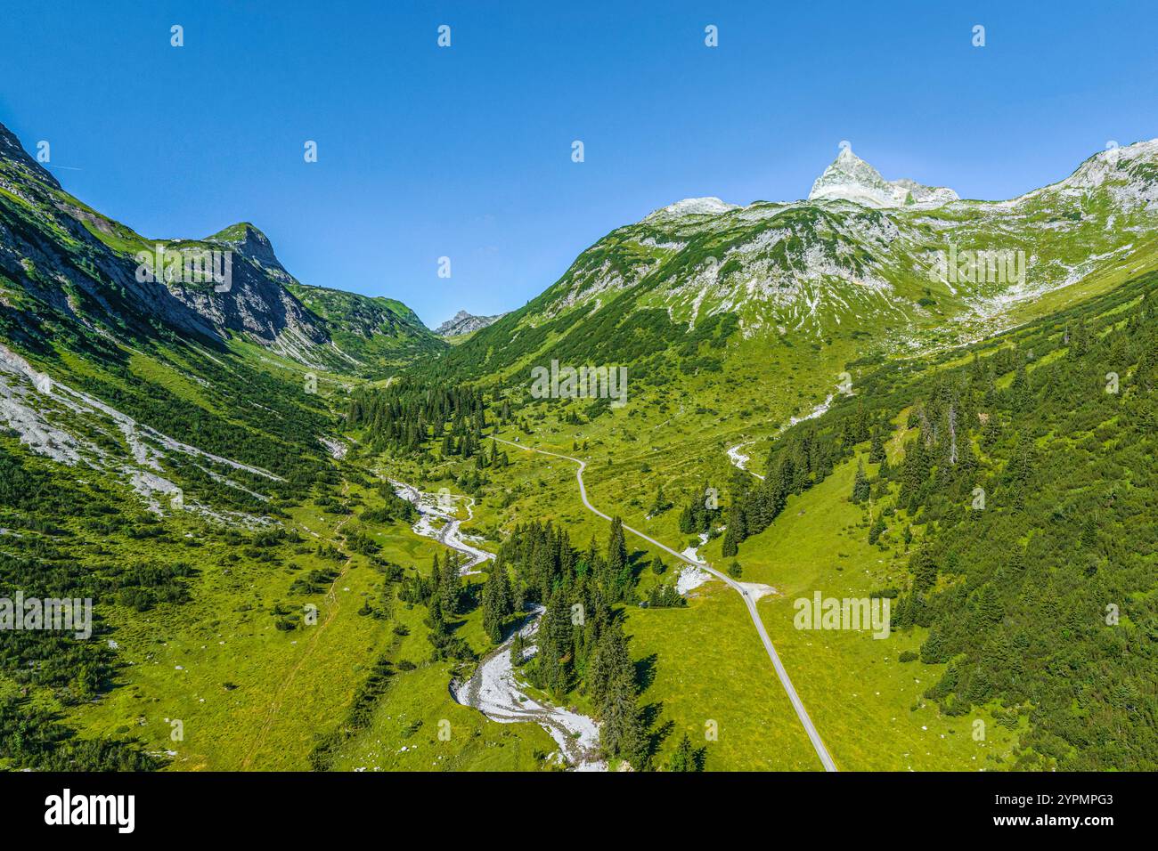 Magnifico paesaggio alpino nella regione di Arlberg vicino alla sorgente del Lech nell'Austria occidentale Foto Stock