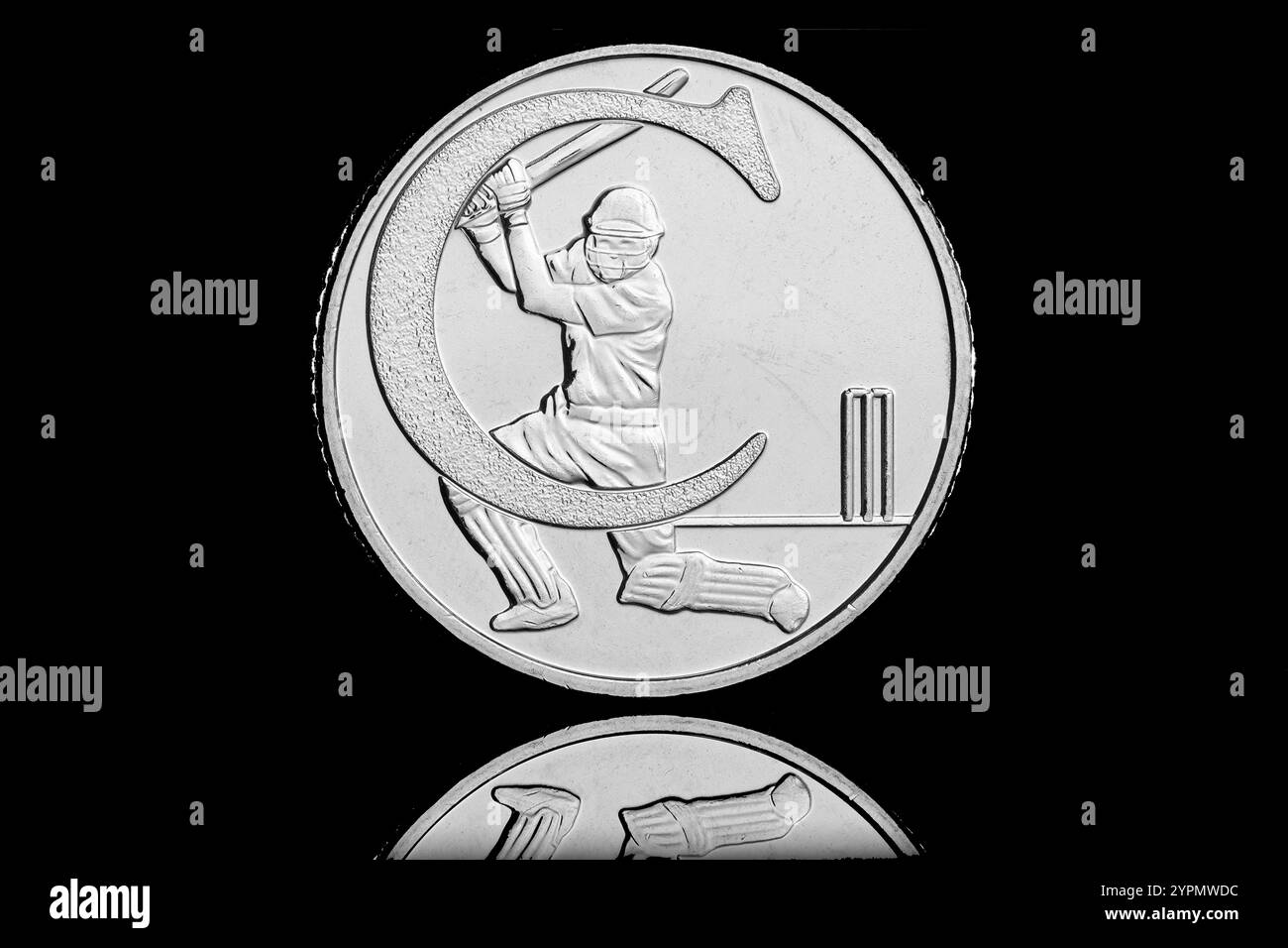La lettera "C" per Cricket sulla serie di monete da 10 penny da 2018 A a Z della Gran Bretagna. Foto Stock
