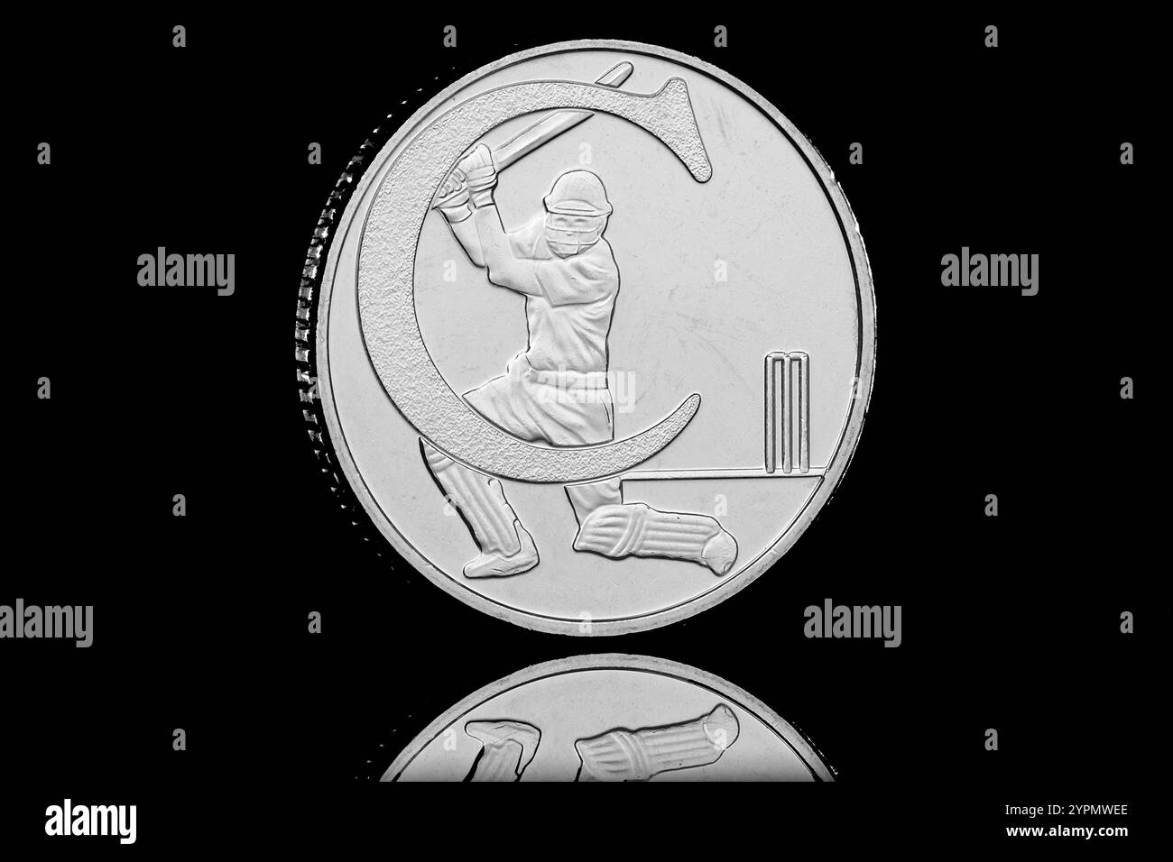 La lettera "C" per Cricket sulla serie di monete da 10 penny da 2018 A a Z della Gran Bretagna. Foto Stock