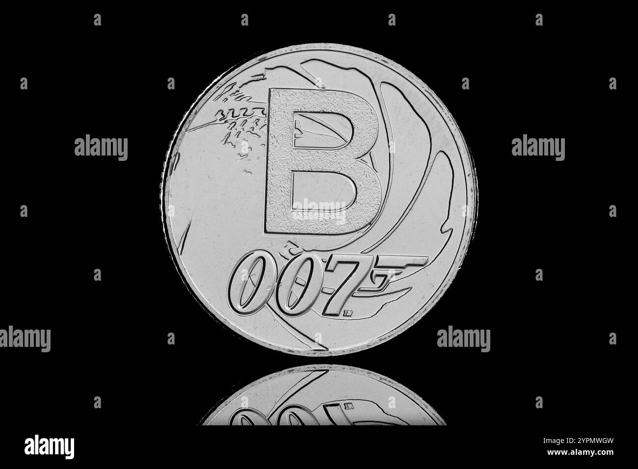 Lettera B per Bond....James Bond nella serie di monete da 10 pence da 2018 A a Z della Gran Bretagna Foto Stock