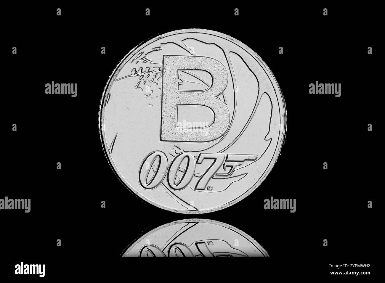Lettera B per Bond....James Bond nella serie di monete da 10 pence da 2018 A a Z della Gran Bretagna Foto Stock