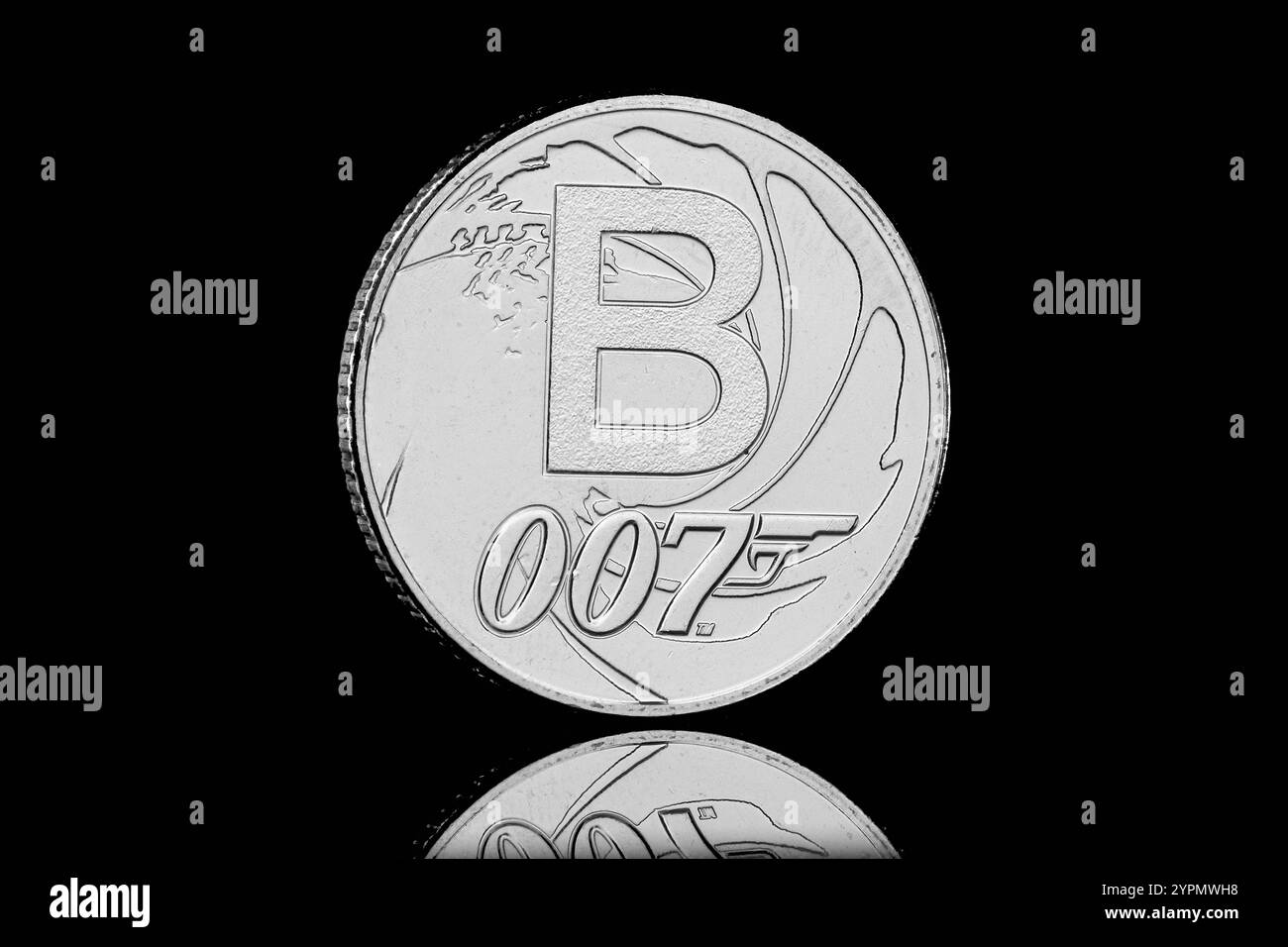 Lettera B per Bond....James Bond nella serie di monete da 10 pence da 2018 A a Z della Gran Bretagna Foto Stock