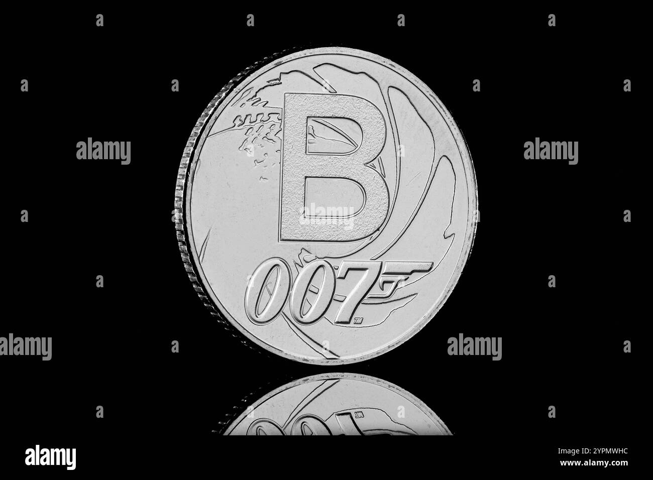 Lettera B per Bond....James Bond nella serie di monete da 10 pence da 2018 A a Z della Gran Bretagna Foto Stock