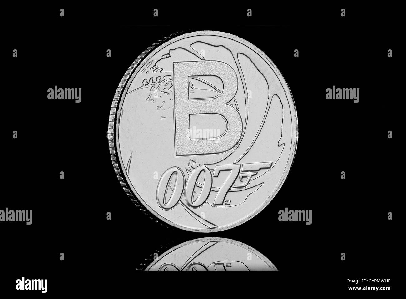 Lettera B per Bond....James Bond nella serie di monete da 10 pence da 2018 A a Z della Gran Bretagna Foto Stock