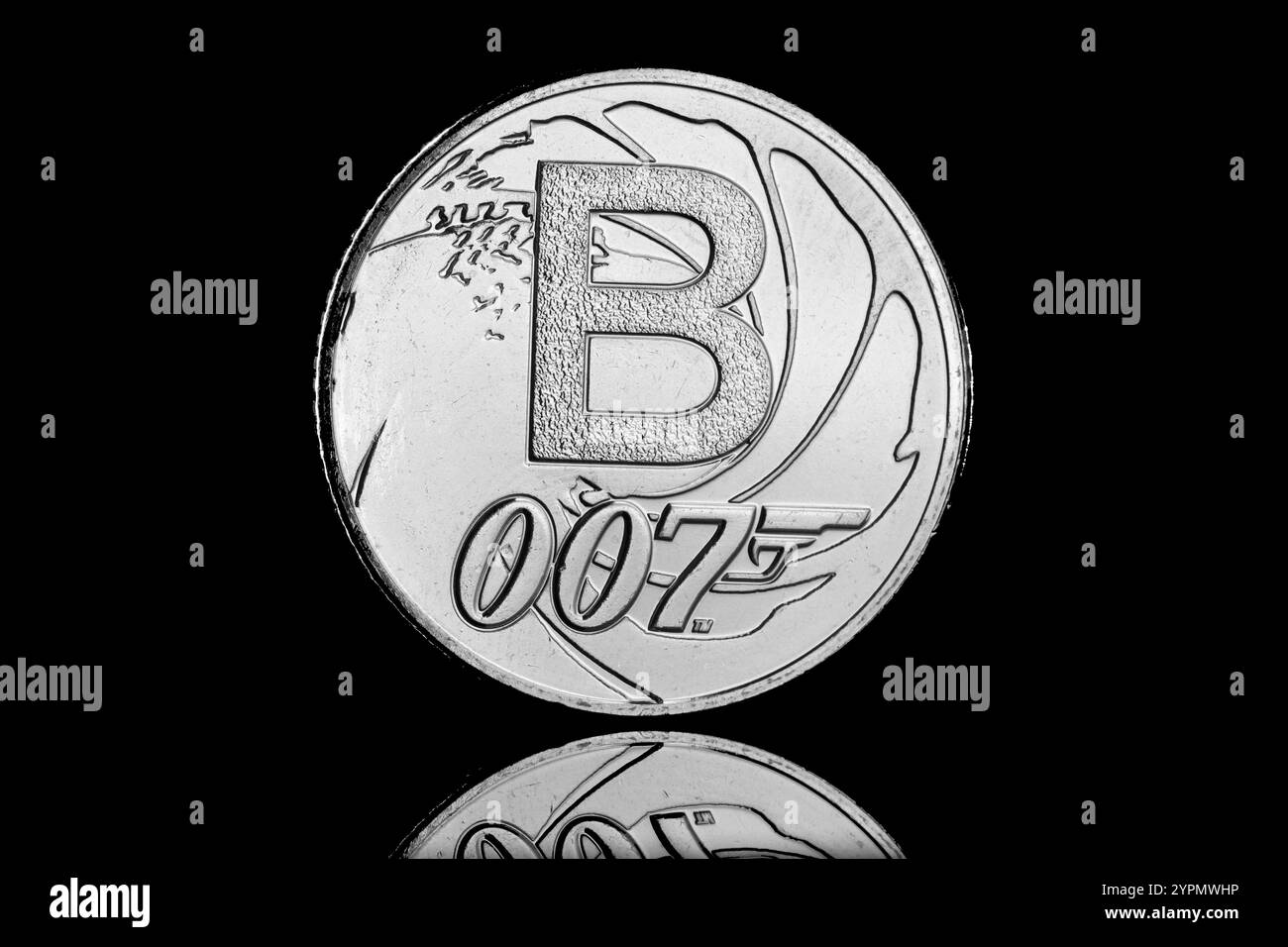 Lettera B per Bond....James Bond nella serie di monete da 10 pence da 2018 A a Z della Gran Bretagna Foto Stock