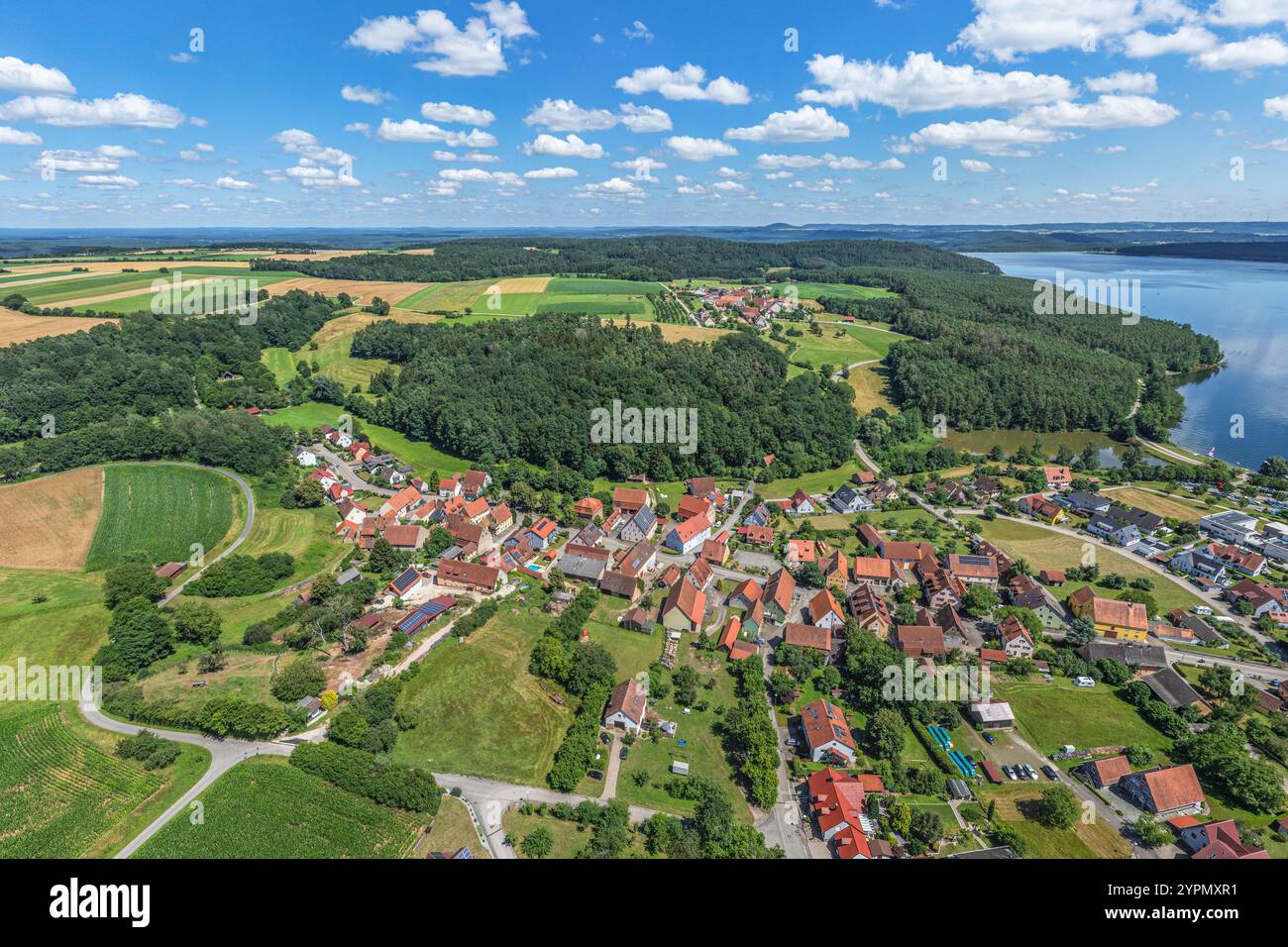 La regione turistica del Distretto dei Laghi della Franconia vicino a Enderndorf sul Großer Brombachsee dall'alto Foto Stock