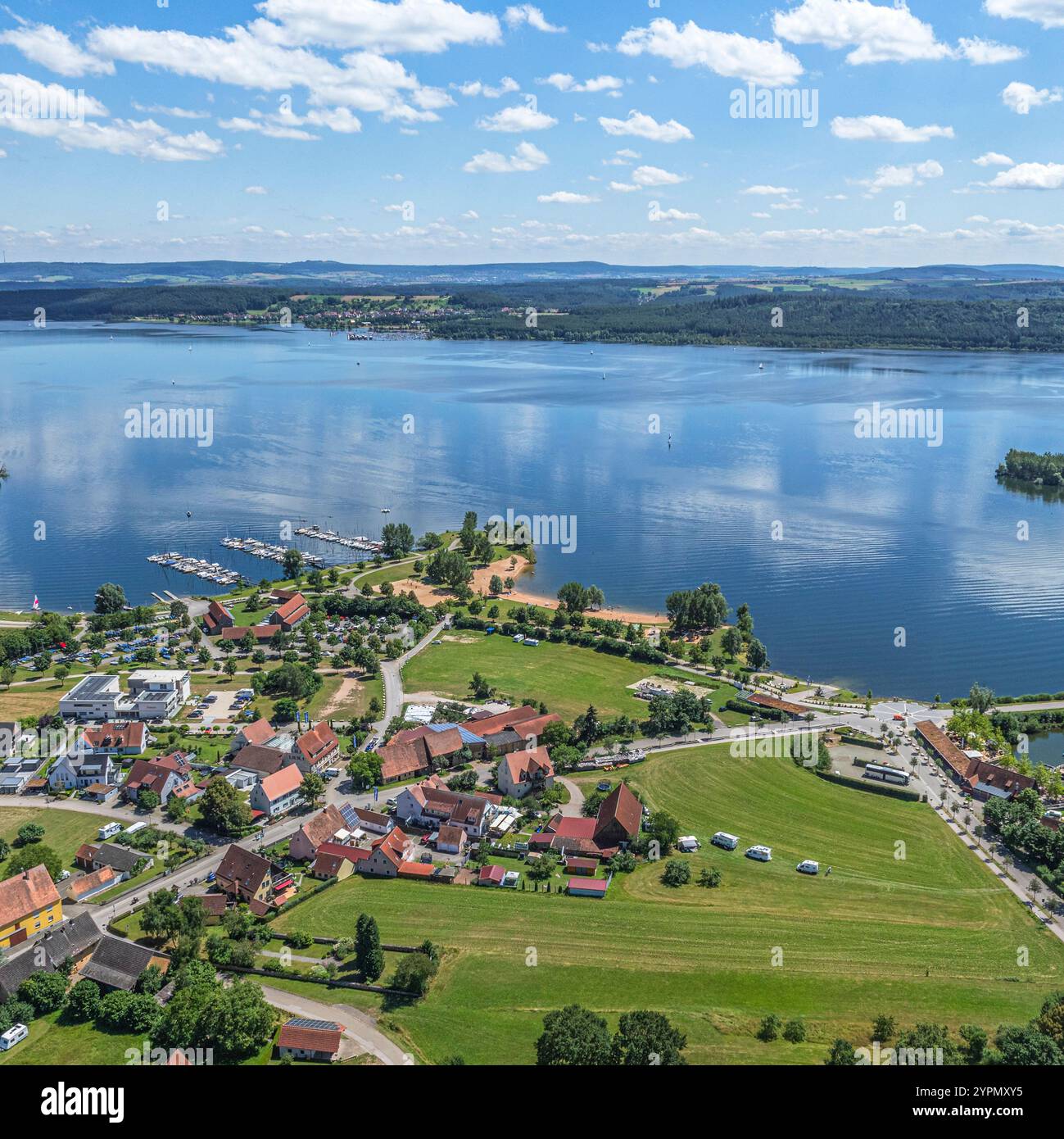 La regione turistica del Distretto dei Laghi della Franconia vicino a Enderndorf sul Großer Brombachsee dall'alto Foto Stock