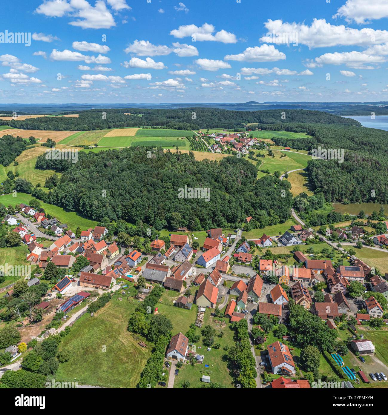 La regione turistica del Distretto dei Laghi della Franconia vicino a Enderndorf sul Großer Brombachsee dall'alto Foto Stock