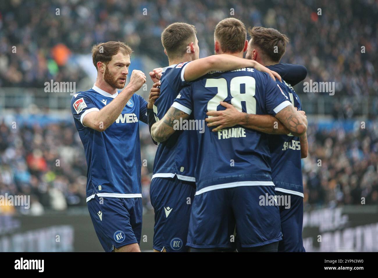 Budu Zivzivadze (Karlsruher SC, #11) ballt die Faust nach dem Ausgleich durch Fabian Schleusener (Karlsruher SC, #24) , Karlsruher SC vs. Hamburger SV, Fussball, 2. Bundesliga, 14 anni. Spieltag, 2024/2025, 01.12.2024, LE NORMATIVE DFL VIETANO QUALSIASI USO DI FOTOGRAFIE COME SEQUENZE DI IMMAGINI E/O QUASI-VIDEO, foto: Eibner-Pressefoto/Jan Prihoda Foto Stock
