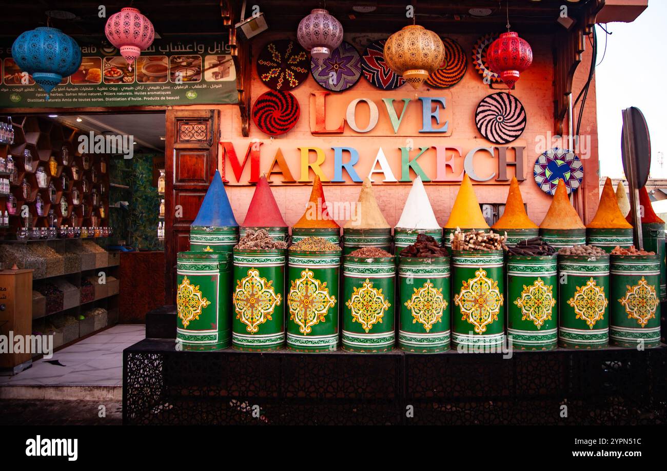 Souk delle spezie nel mercato di Marrakech, Marocco Foto Stock